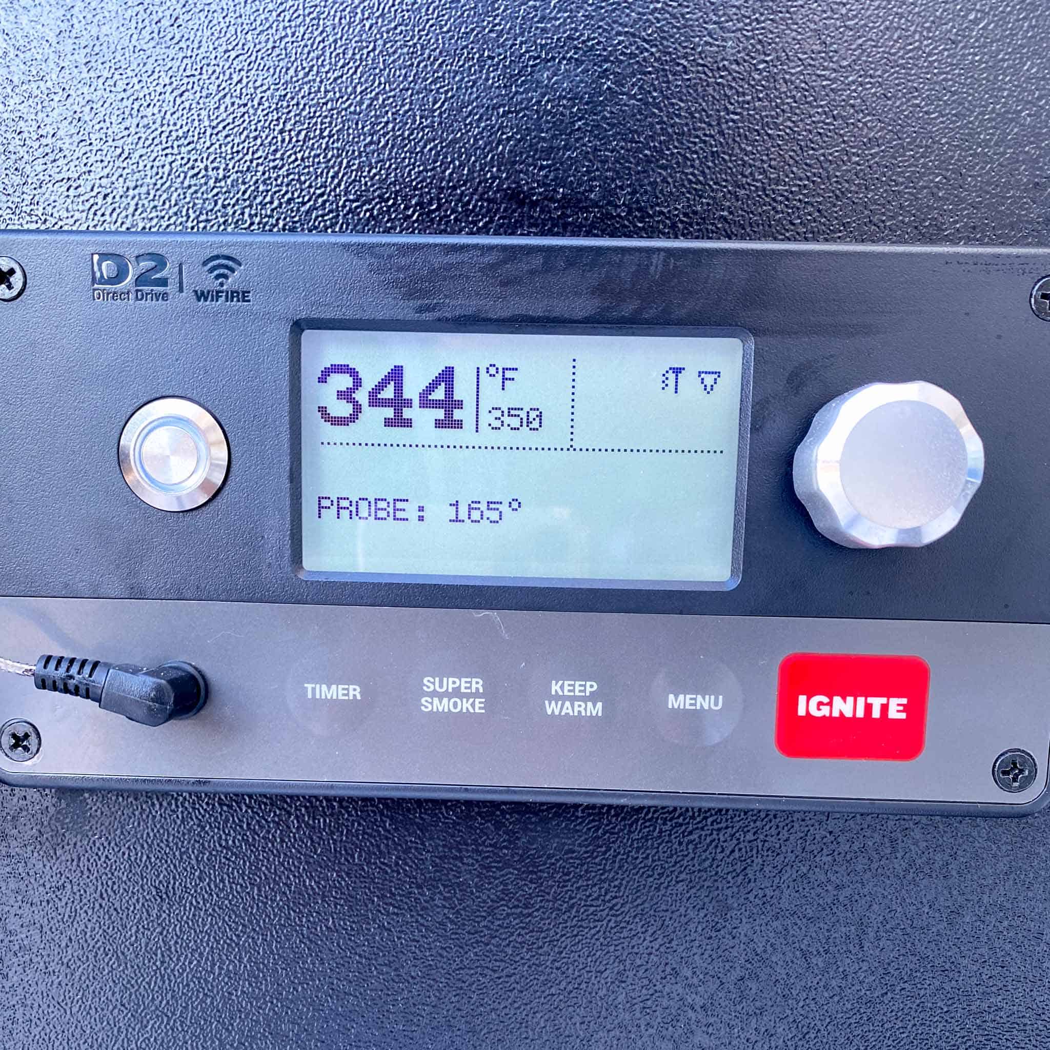 Traeger panel showing 165°F  probe temperature has been reached.