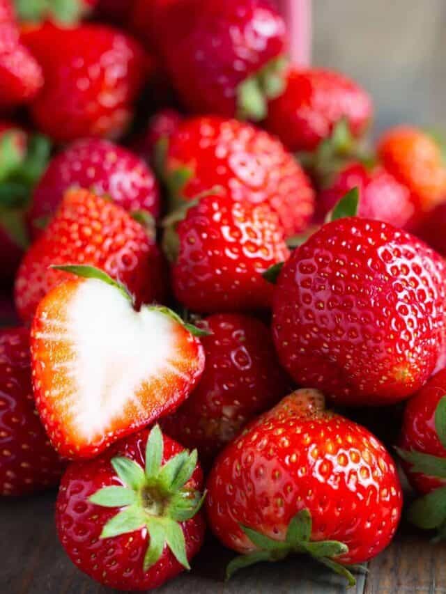 Strawberry Companion Planting Guide – What & What NOT to Plant with Strawberries